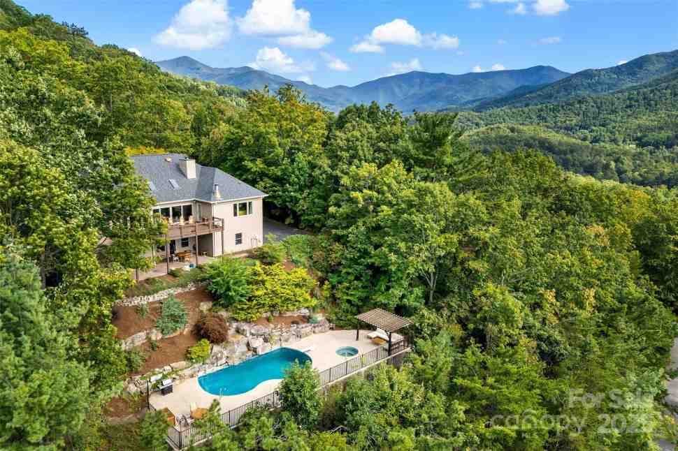 206 Crestview Drive, Black Mountain, NC 28711 - Main Image
